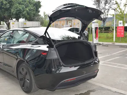 Tesla Model 3 2024 года за 17 300 000 тг. в Алматы – фото 18