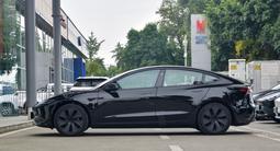 Tesla Model 3 2024 года за 17 300 000 тг. в Алматы – фото 3