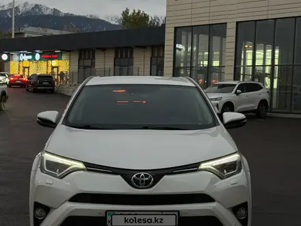 Toyota RAV4 2016 года за 11 490 000 тг. в Алматы – фото 2