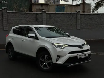 Toyota RAV4 2016 года за 11 490 000 тг. в Алматы – фото 4