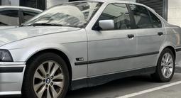 BMW 320 1995 года за 1 750 000 тг. в Алматы – фото 2