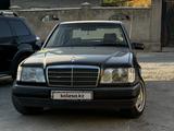 Mercedes-Benz E 220 1992 годаfor3 000 000 тг. в Шымкент