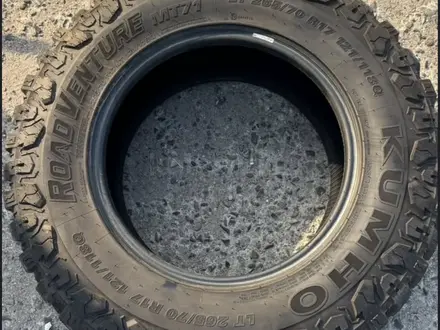 Комплект новых шин Kumho, 265/70R17 за 277 000 тг. в Тараз