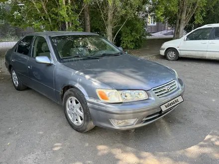 Toyota Camry 2001 года за 2 850 000 тг. в Караганда – фото 2