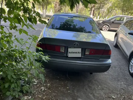 Toyota Camry 2001 года за 2 850 000 тг. в Караганда – фото 5