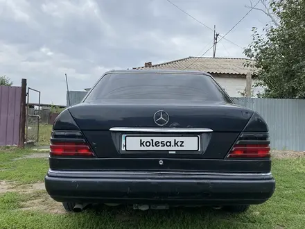 Mercedes-Benz E 220 1993 года за 1 600 000 тг. в Павлодар