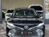 Toyota Camry 2018 годаfor13 700 000 тг. в Шымкент – фото 2