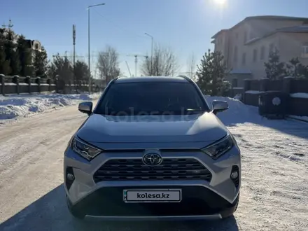 Toyota RAV4 2020 года за 18 500 000 тг. в Астана – фото 3