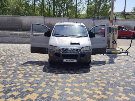 Hyundai Starex 2003 года за 2 500 000 тг. в Тараз – фото 2