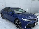 Toyota Camry 2021 года за 13 000 000 тг. в Актобе