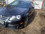 Volkswagen Jetta 2005 года за 4 000 000 тг. в Уральск – фото 2