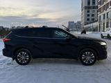 Toyota Highlander 2023 года за 25 000 000 тг. в Атырау – фото 4