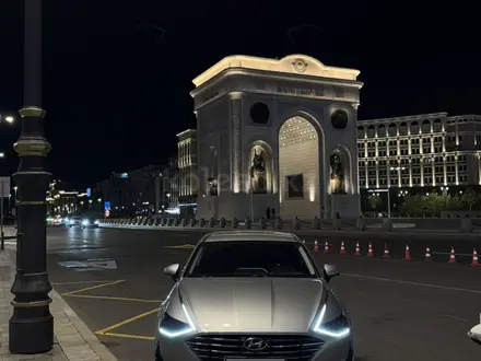 Hyundai Sonata 2021 года за 10 500 000 тг. в Астана – фото 2