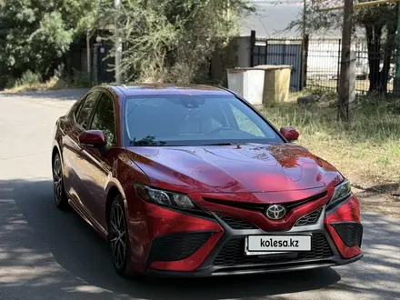 Toyota Camry 2022 года за 12 500 000 тг. в Талгар – фото 4