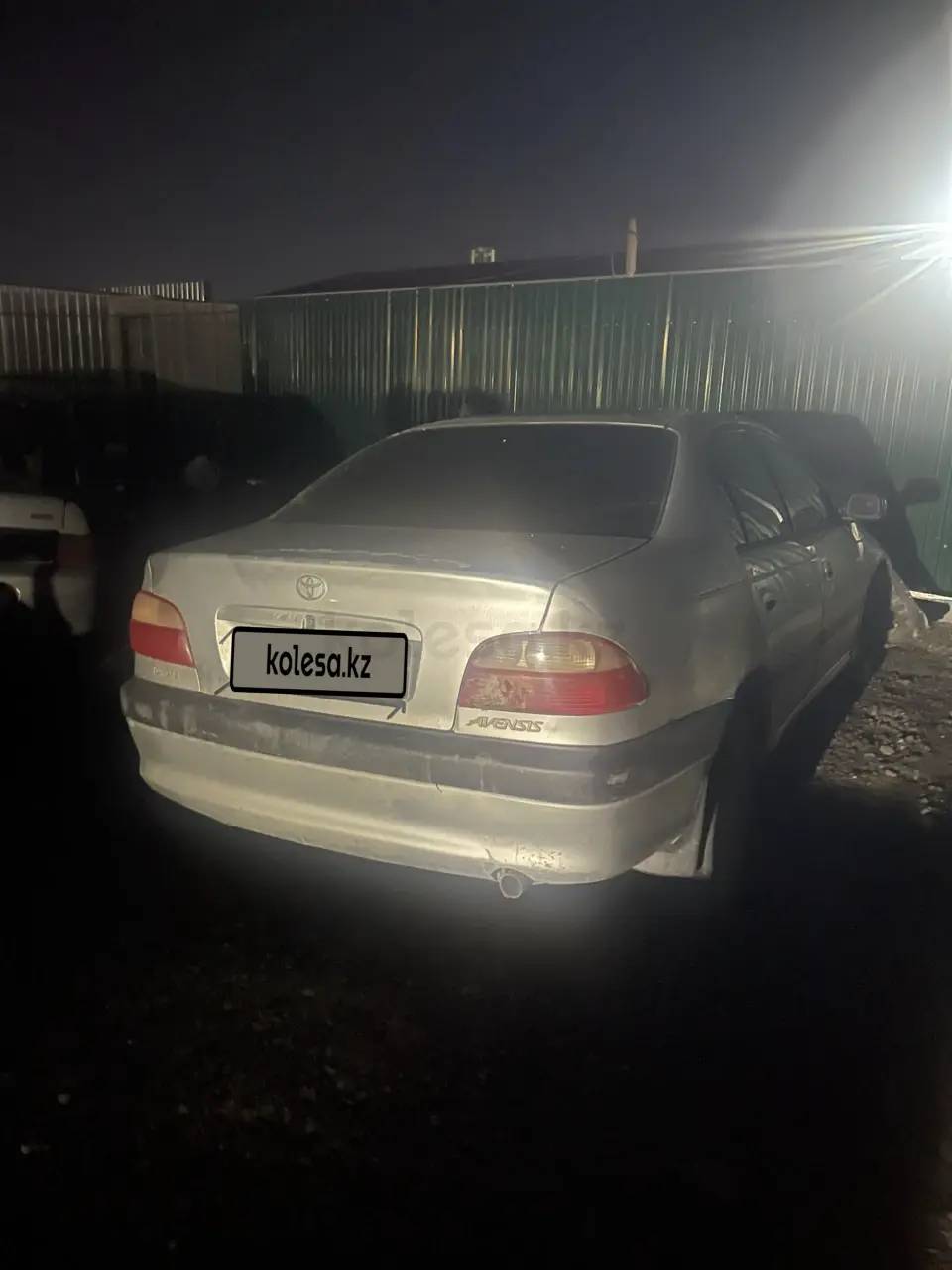 Toyota Avensis, 2001