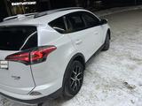 Toyota RAV4 2016 года за 12 500 000 тг. в Актобе – фото 2