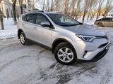 Toyota RAV4 2016 годаfor16 200 000 тг. в Астана