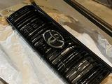 Решетка радиатора Toyota Land Cruiser Prado 150 Black Onyx 2017-2023 за 330 000 тг. в Астана – фото 3