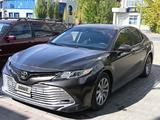 Toyota Camry 2018 года за 9 000 000 тг. в Актобе