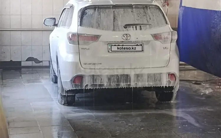 Toyota Highlander 2014 года за 14 500 000 тг. в Астана