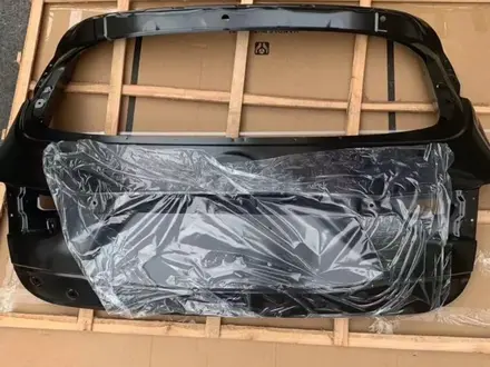Дверь/крышка багажника на Nissan за 90 000 тг. в Алматы