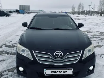 Toyota Camry 2010 года за 7 500 000 тг. в Актобе – фото 4