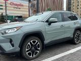 Toyota RAV4 2021 года за 13 800 000 тг. в Алматы