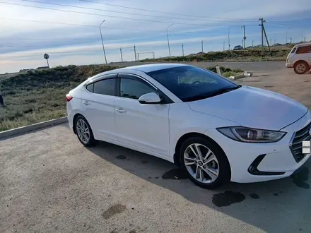 Hyundai Elantra 2017 года за 8 000 000 тг. в Актау – фото 2