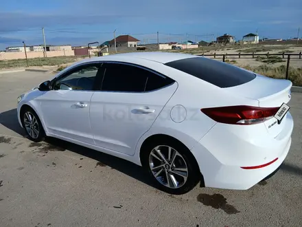 Hyundai Elantra 2017 года за 8 000 000 тг. в Актау – фото 4