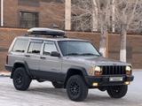 Jeep Cherokee 2001 годаfor7 500 000 тг. в Актобе