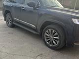 Toyota Land Cruiser 2021 года за 45 000 000 тг. в Атырау – фото 2