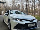 Toyota Camry 2023 года за 15 500 000 тг. в Алматы – фото 2