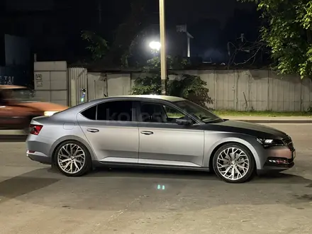 Skoda Superb 2020 года за 17 500 000 тг. в Алматы – фото 9