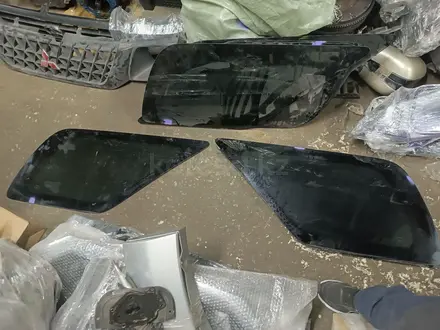 Стекло собачника на 4Ranner 215 за 45 000 тг. в Алматы