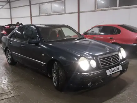 Mercedes-Benz E 230 1998 года за 2 300 000 тг. в Кокшетау – фото 10