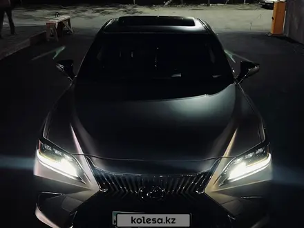 Lexus ES 300h 2020 года за 25 800 000 тг. в Алматы – фото 14