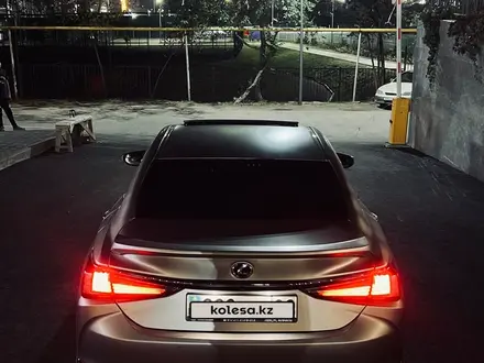 Lexus ES 300h 2020 года за 25 800 000 тг. в Алматы – фото 15