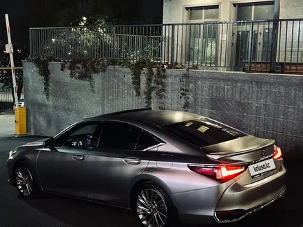Lexus ES 300h 2020 года за 25 800 000 тг. в Алматы – фото 16