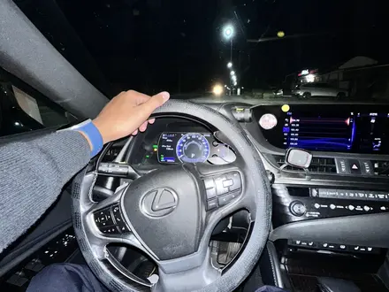 Lexus ES 300h 2020 года за 25 800 000 тг. в Алматы – фото 19