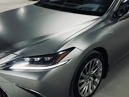 Lexus ES 300h 2020 года за 25 800 000 тг. в Алматы – фото 2