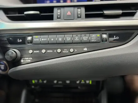 Lexus ES 300h 2020 года за 25 800 000 тг. в Алматы – фото 28