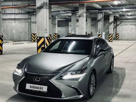 Lexus ES 300h 2020 года за 25 800 000 тг. в Алматы