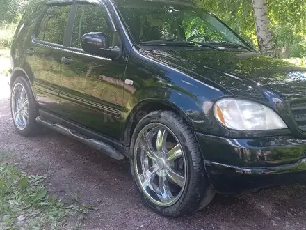 Mercedes-Benz ML 320 2001 года за 5 000 000 тг. в Степногорск – фото 17