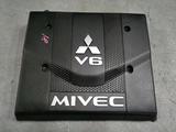 Крышка двигателя пластиковая MIVEC на Мицубиси (Mitsubishi) Паджеро 4 3.8 за 20 000 тг. в Алматы