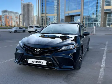 Toyota Camry 2021 года за 12 000 000 тг. в Астана