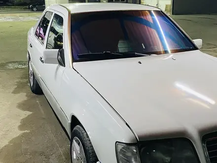 Mercedes-Benz E 280 1993 года за 2 800 000 тг. в Жезказган – фото 2