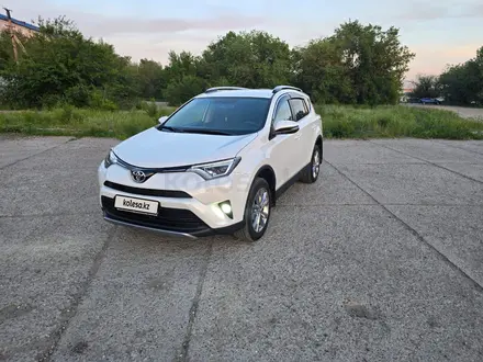 Toyota RAV4 2018 года за 13 200 000 тг. в Семей – фото 6