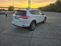 Toyota RAV4 2018 года за 13 200 000 тг. в Семей