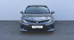 Toyota Camry 2023 года за 15 800 000 тг. в Атырау – фото 2