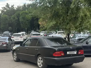 Mercedes-Benz E 280